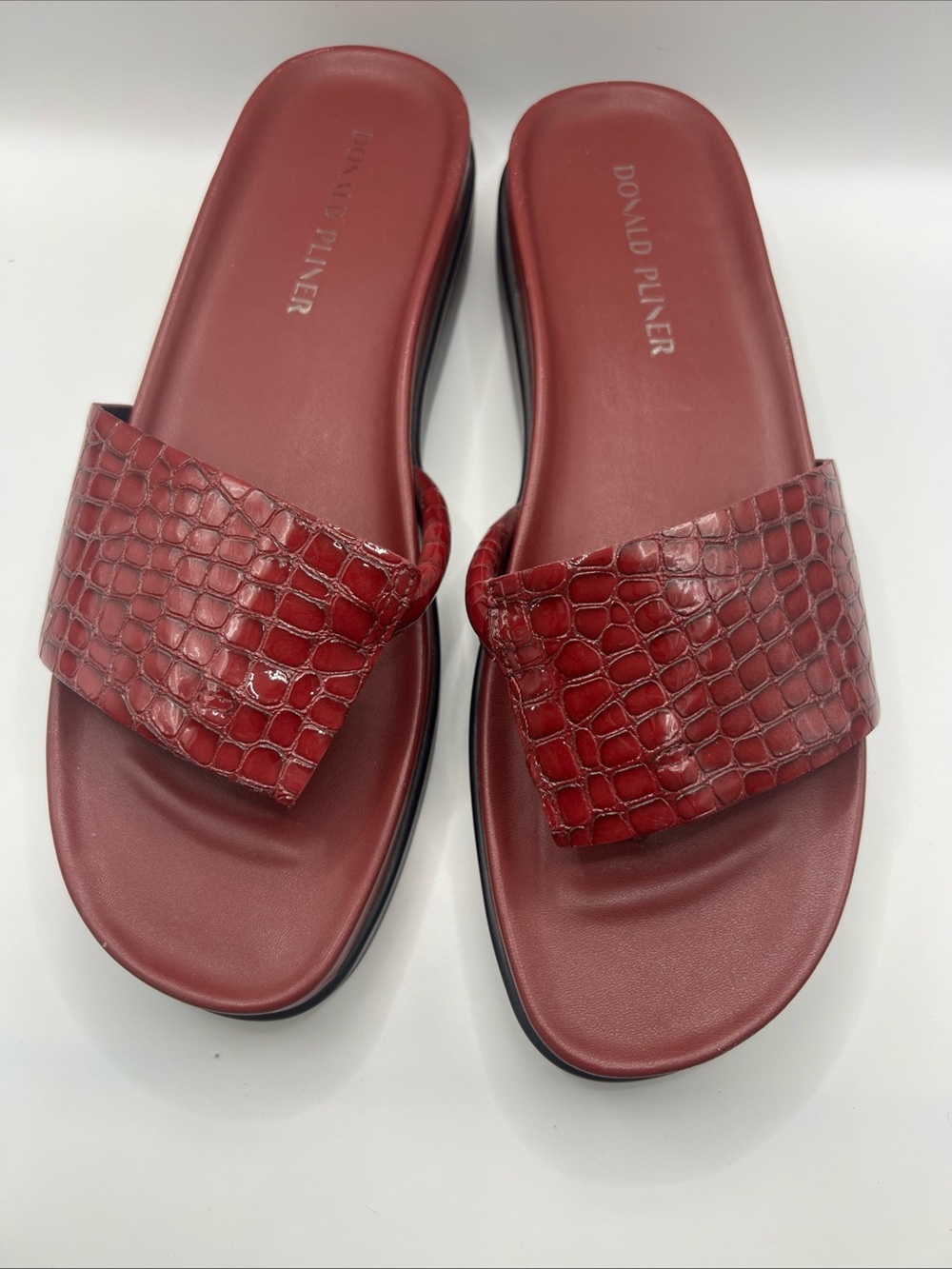 Donald Pliner Womens Burgundy Croc Embossed Leather Slide Wedge Sandals 10